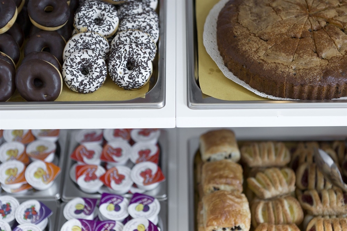 Imagen del bar/restaurante del Hotel B&B Ferrara. Foto 8