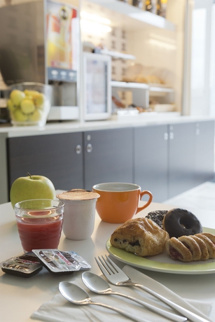 Imagen del bar/restaurante del Hotel B&B Ferrara. Foto 9