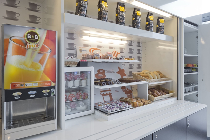 Imagen del bar/restaurante del Hotel B&B Ferrara. Foto 12