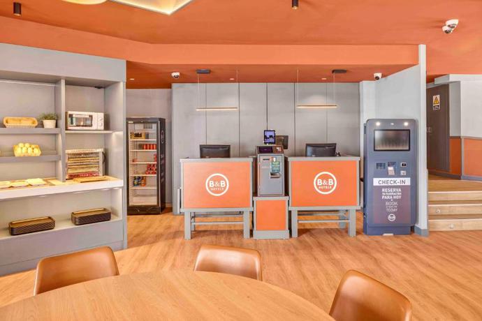 Imagen de los interiores del Hotel B&B Figueres. Foto 14