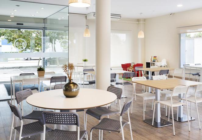 Imagen del bar/restaurante del Hotel B&B Figueres. Foto 3