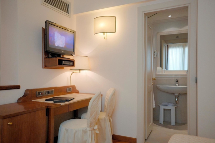 Imagen de la habitación del Hotel B&B Firenze Laurus al Duomo. Foto 15