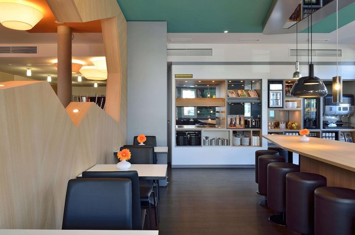 Imagen del bar/restaurante del Hotel B&B Freiburg-Nord. Foto 5