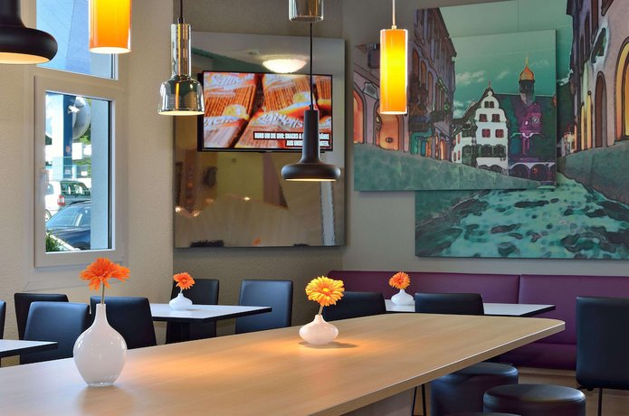 Imagen del bar/restaurante del Hotel B&B Freiburg-Nord. Foto 6