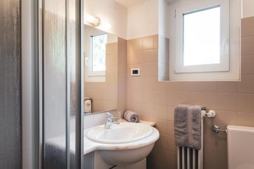 Imagen de la habitación del Hotel B&B Frohsinn. Foto 18