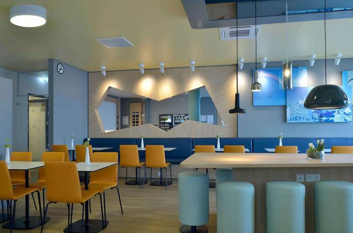 Imagen del bar/restaurante del Hotel B&B Fulda. Foto 6