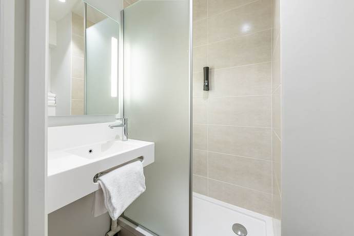 Imagen de la habitación del Hotel B&B Geneva Airport. Foto 9