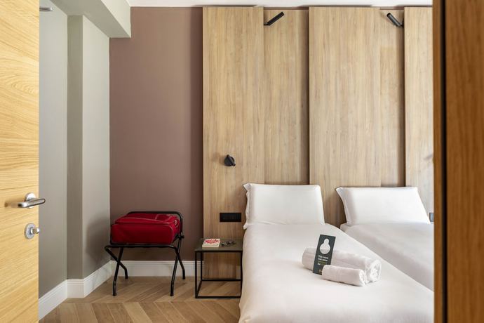 Imagen de la habitación del Hotel B&B Genova City Center. Foto 1