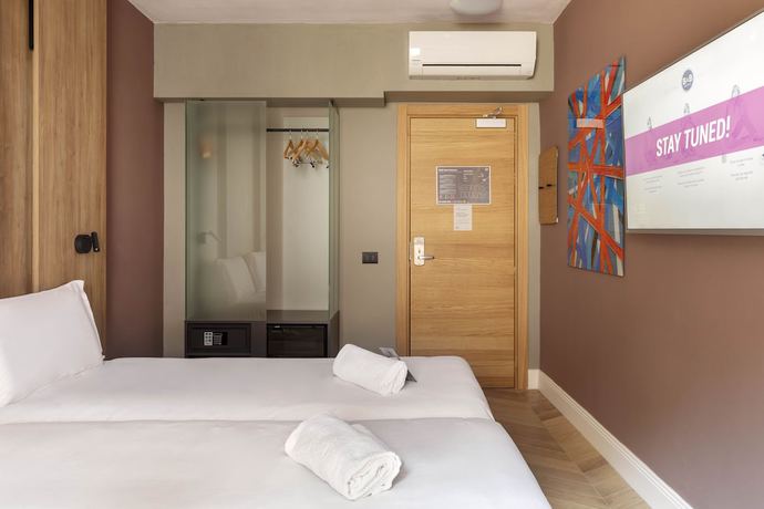 Imagen de la habitación del Hotel B&B Genova City Center. Foto 4