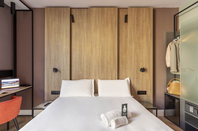 Imagen de la habitación del Hotel B&B Genova City Center. Foto 12