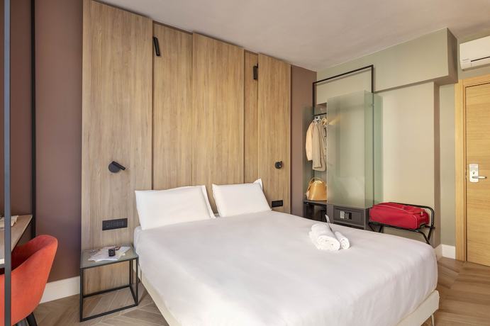 Imagen de la habitación del Hotel B&B Genova City Center. Foto 13