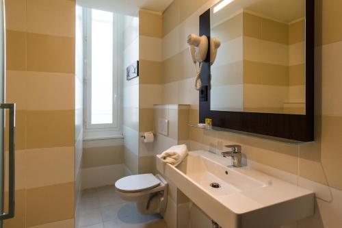 Imagen de la habitación del Hotel B&B Genova. Foto 4