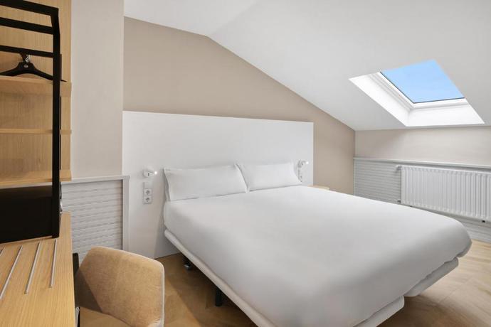 Imagen de la habitación del Hotel B&B Gij&oacute;n Centro Bego&ntilde;a. Foto 12