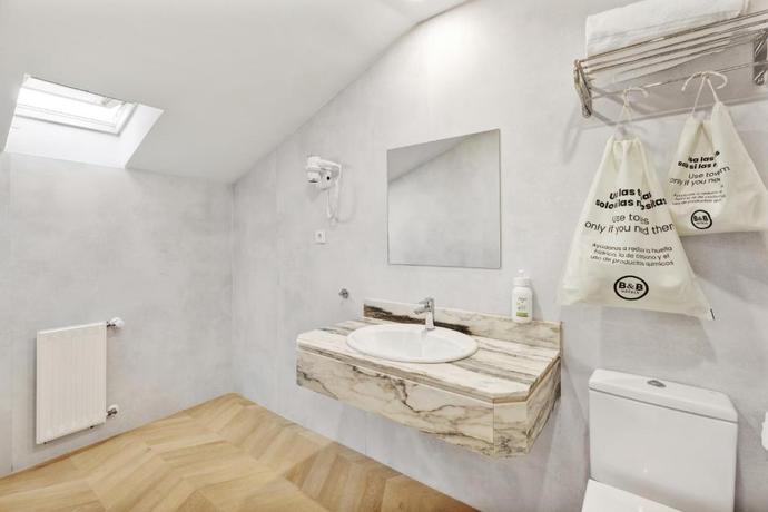 Imagen de la habitación del Hotel B&B Gij&oacute;n Centro Bego&ntilde;a. Foto 13