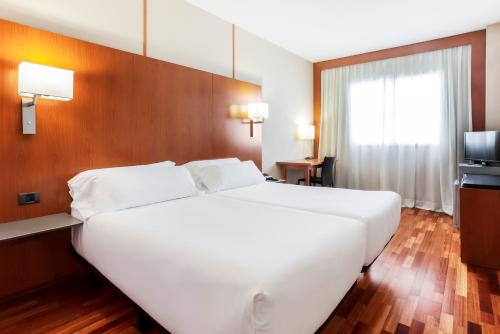 Imagen de la habitación del Hotel B&B Granada Estación. Foto 13