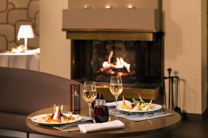 Imagen del bar/restaurante del Hotel B&B HOME Brides-les-Bains Les 3 Vallées. Foto 2