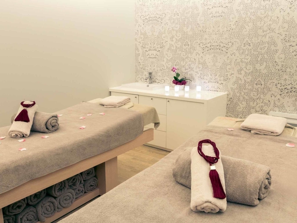 Imagen de la piscina del Hotel B&B HOME Brides-les-Bains Les 3 Vallées. Foto 15