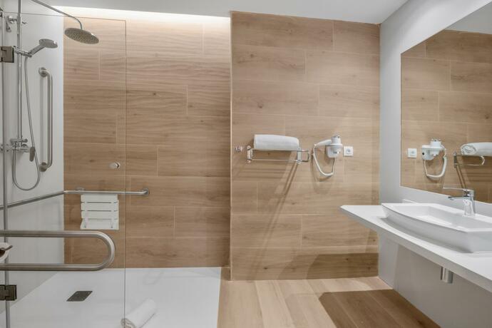 Imagen general del Hotel B&B HOTEL Castro Urdiales. Foto 19