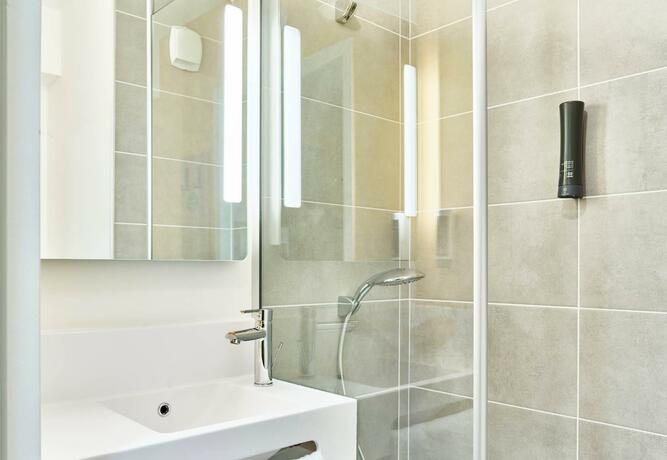 Imagen general del Hotel B&B HOTEL Cergy Saint-Christophe Gare. Foto 7