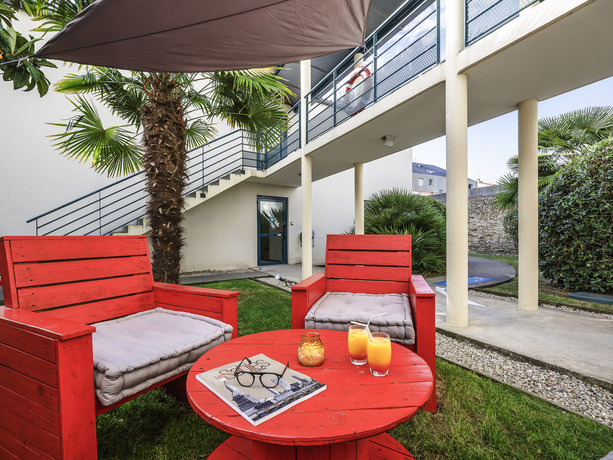 Imagen de los exteriores del Hotel B&B HOTEL Les Sables-d'Olonne Centre Gare 3 étoiles. Foto 8