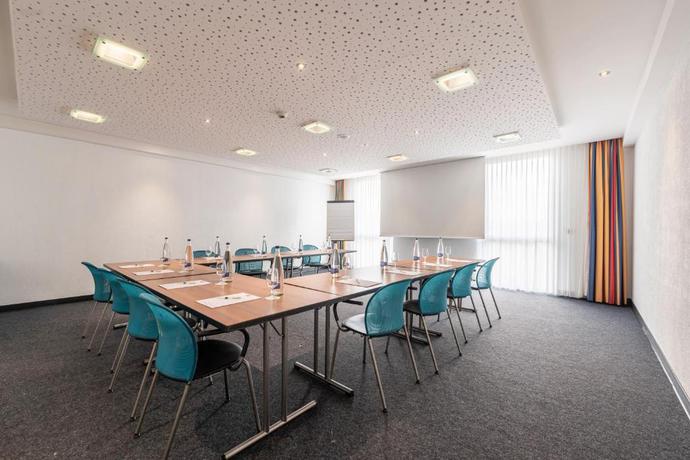 Imagen general del Hotel B&B HOTEL Lully 3 Lakes. Foto 8