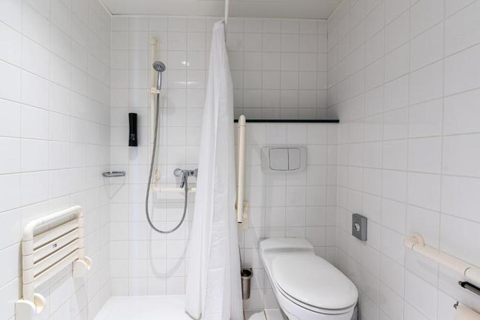 Imagen general del Hotel B&B HOTEL Lully 3 Lakes. Foto 11