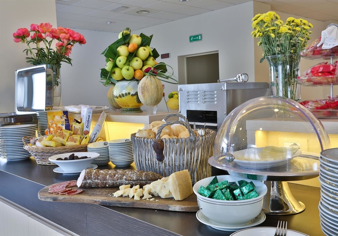 Imagen del bar/restaurante del Hotel B&B HOTEL Mantova Cristallo. Foto 3