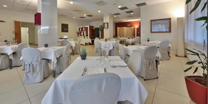 Imagen del bar/restaurante del Hotel B&B HOTEL Mantova Cristallo. Foto 5