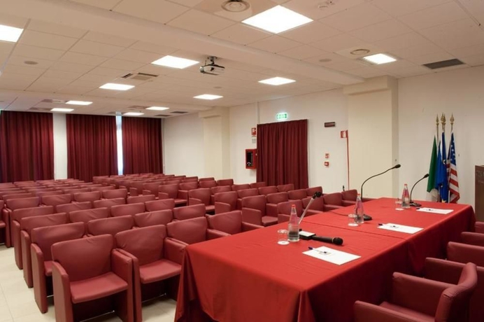 Imagen de los interiores del Hotel B&B HOTEL Mantova Cristallo. Foto 13