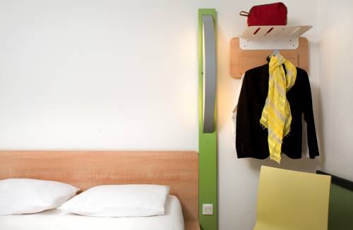 Imagen de la habitación del Hotel B&B HOTEL Montlu&ccedil;on Saint-Victor. Foto 3