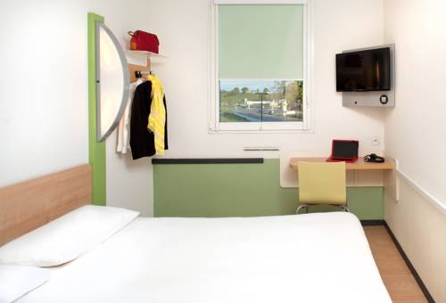 Imagen de la habitación del Hotel B&B HOTEL Montlu&ccedil;on Saint-Victor. Foto 4