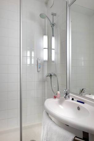 Imagen de la habitación del Hotel B&B HOTEL Montlu&ccedil;on Saint-Victor. Foto 9