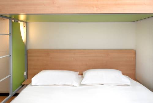 Imagen de la habitación del Hotel B&B HOTEL Montlu&ccedil;on Saint-Victor. Foto 11