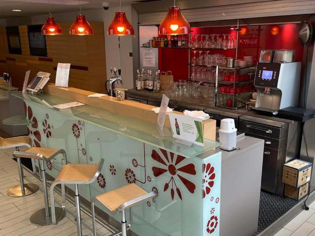 Imagen general del Hotel B&B HOTEL Orly Rungis Aéroport 3 étoiles. Foto 11