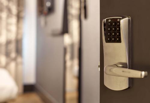 Imagen general del Hotel B&B HOTEL Versailles Rocquencourt. Foto 1