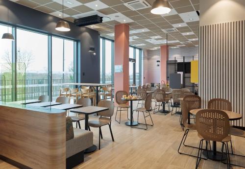 Imagen general del Hotel B&B HOTEL Versailles Rocquencourt. Foto 4