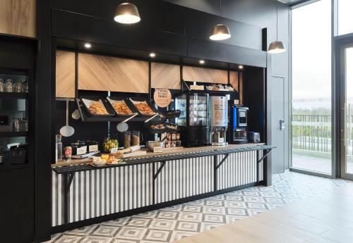 Imagen general del Hotel B&B HOTEL Versailles Rocquencourt. Foto 5