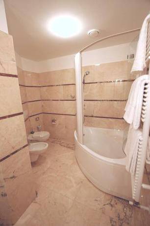 Imagen de la habitación del Hotel B&B Habitat Giussano. Foto 9