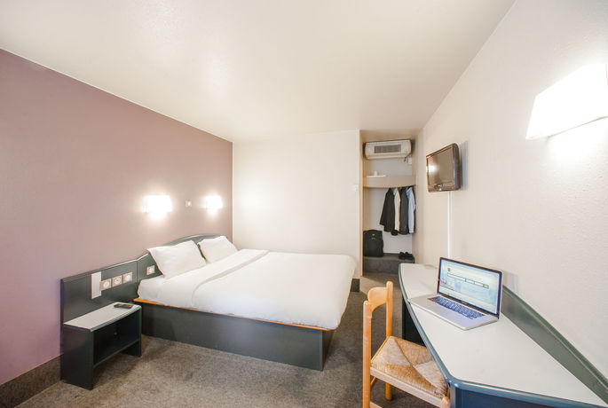 Imagen del bar/restaurante del Hotel B&B Herblay. Foto 6