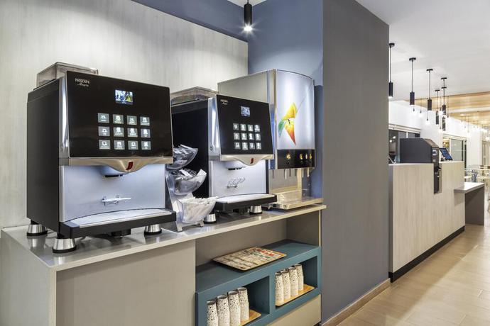 Imagen del bar/restaurante del Hotel B&B Hotel Almería Vicar. Foto 4