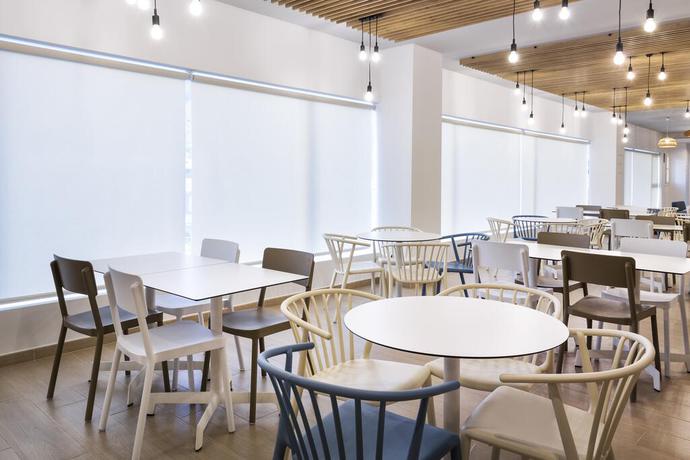 Imagen del bar/restaurante del Hotel B&B Hotel Almería Vicar. Foto 10