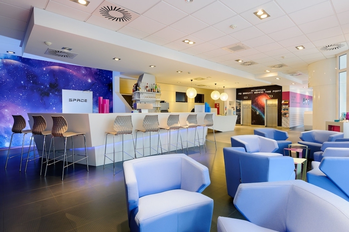 Imagen de los interiores del Hotel B&B Hotel Bremen-Altstadt. Foto 19