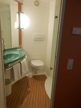 Imagen de la habitación del Hotel B&B Hotel Hamburg-Airport. Foto 18