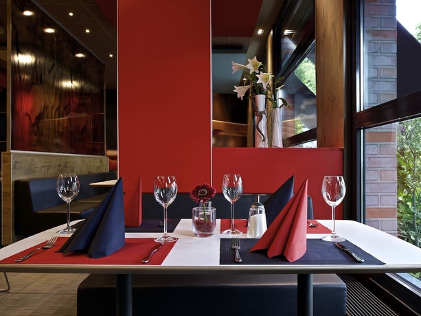 Imagen del bar/restaurante del Hotel B&B Hotel Hamburg-Airport. Foto 9