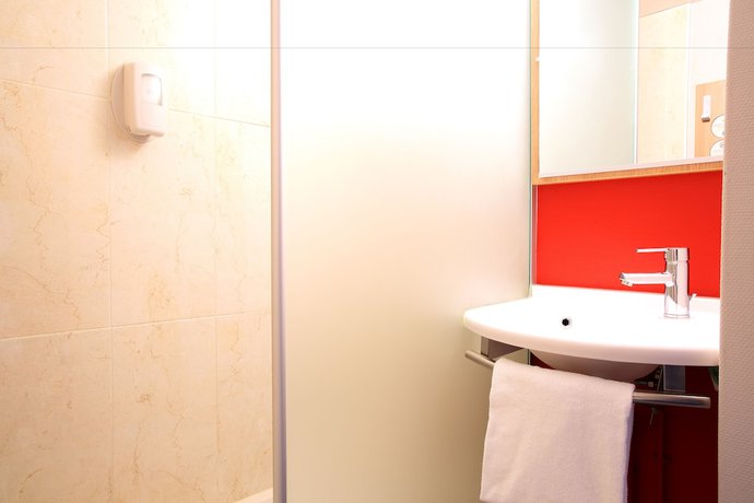 Imagen de la habitación del Hotel B&B Hyeres. Foto 8