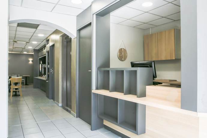 Imagen de los interiores del Hotel B&B Hyeres. Foto 20