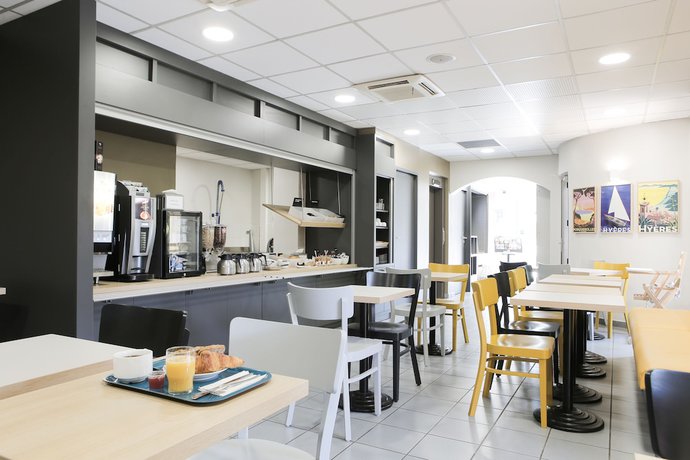 Imagen del bar/restaurante del Hotel B&B Hyeres. Foto 5