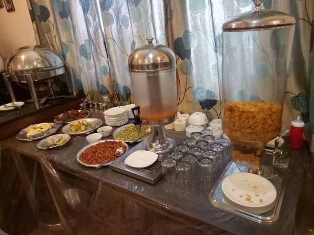 Imagen del bar/restaurante del Hotel B&B INN, Noida. Foto 4