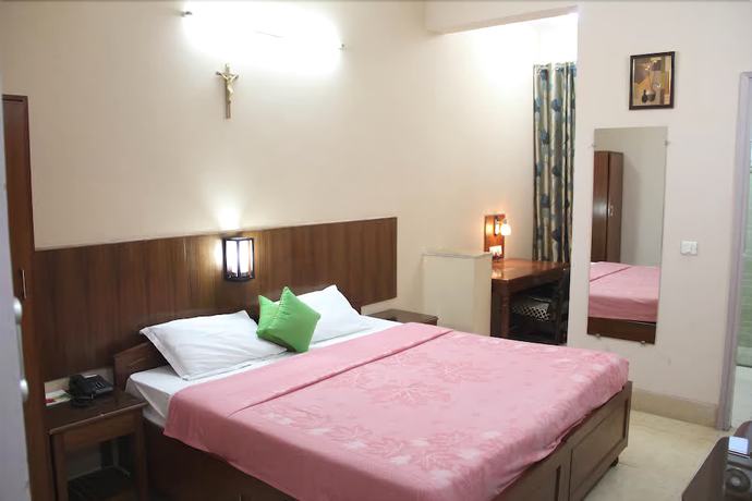 Imagen de los interiores del Hotel B&B INN, Noida. Foto 16