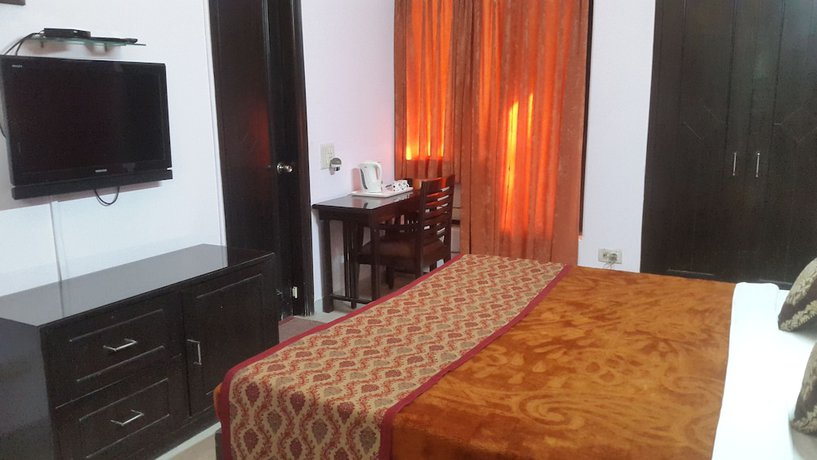 Imagen de la habitación del Hotel B&B INN, Noida. Foto 11